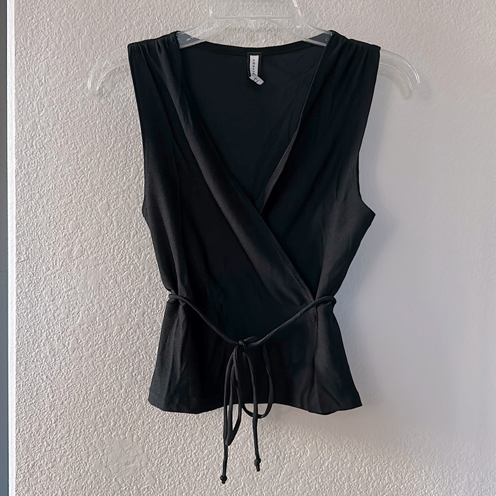 Forever 21. Cross body top w/ tie. Size M. Color: Black